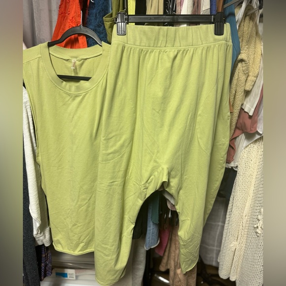 FP Movement Hot Shot Relaxed Set - Lemongrass Size Large Like New Retail $70 - Picture 5 of 7